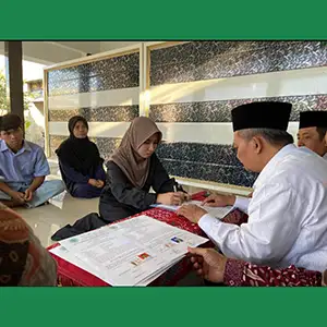 MUI Driyorejo Bimbing Ibu dan Empat Anaknya Ucapkan Dua Kalimat Syahadat