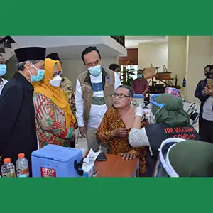 Ribuan Kyai dan Imam Masjid di Gresik Mendapat Vaksinasi Sinovac