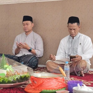 Melalui Khotmil Qur'an di Pendopo Kecamatan, MUI Kebomas Ajak Masyarakat Istiqamah Dekat dengan Al-Qur'an