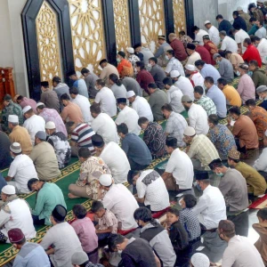 Khutbah Jumat: Bahaya Ghibah, Fitnah, dan Adu Domba dalam Kehidupan Umat