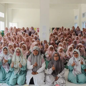 MUI Gresik Goes To School di Ponpes Sirojul Haramain, Bekali Santri Cegah Pernikahan Dini dan Bangun Karakter