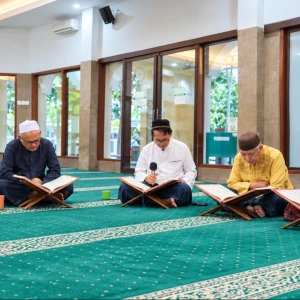 Khutbah Jumat: Menjadi Santri Sepanjang Hayat