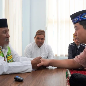 Perjalanan Spiritual Wen Chao, Pekerja Asal Tiongkok yang Memeluk Islam di MUI Gresik